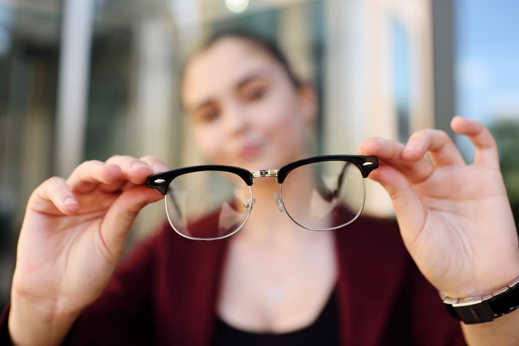 Does Wearing Eyeglasses Improve Eyesight 